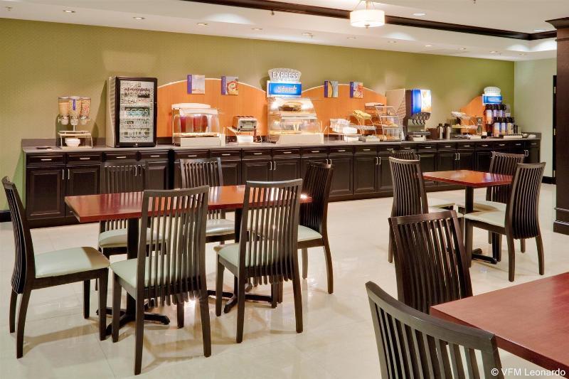 Holiday Inn Express Hotel & Suites Warminster-Horsham By Ihg Exterior foto